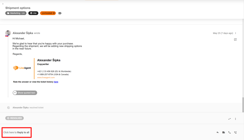 Obrázok zobrazujúci zmenu umiestnenia tlačidiel Odpovedať a Odpovedať všetkým v systéme LiveAgent