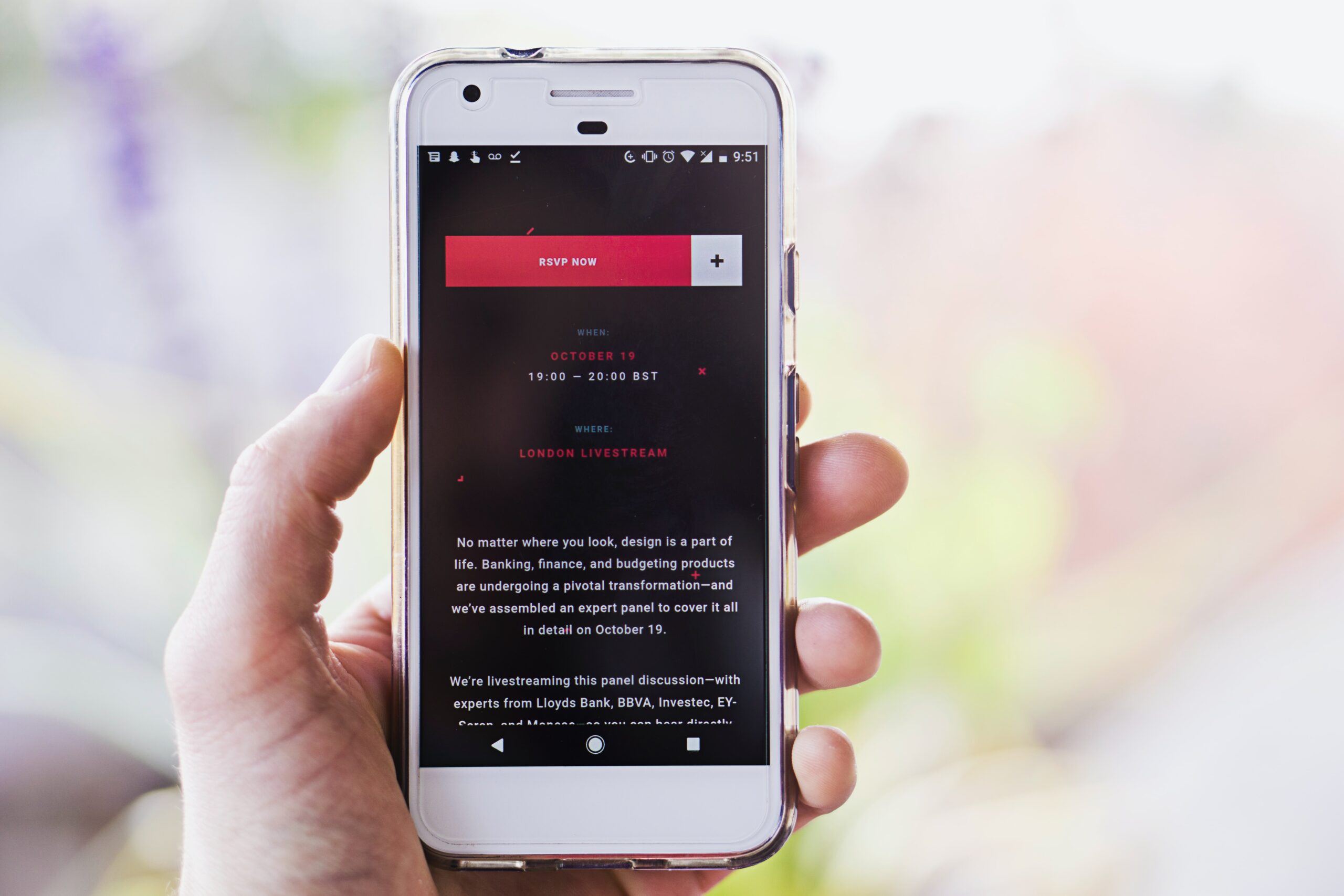 Účastníci podujatia sieťujú